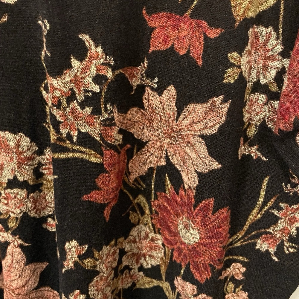 Well Worn‎ Size L Soft V-Neck Black Floral Sweater Long Sleeve Fall - Picture 4 of 8